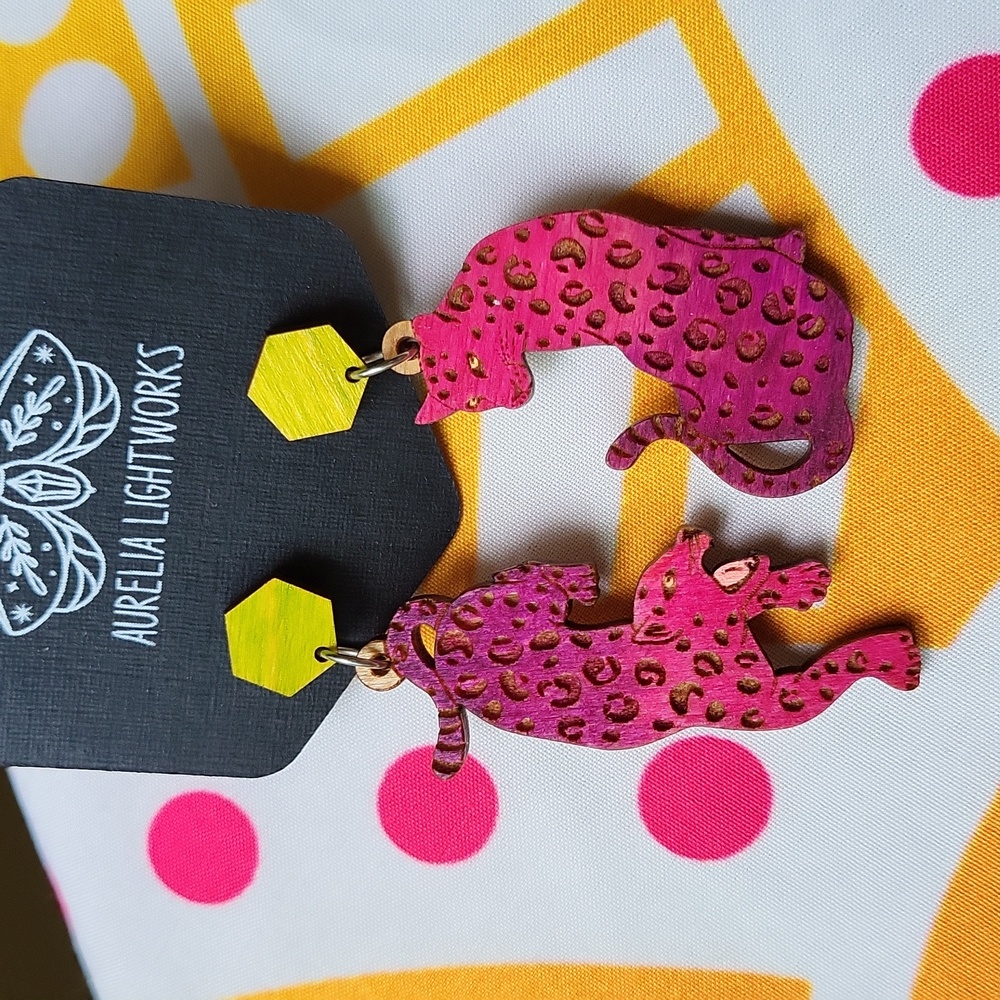 Lisa Frank themed leopard earrings - Picture 1 of 9